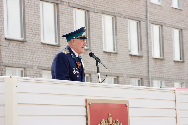 PERM, RUSSIE, 04.07.2015 : Le militariste âgé l'homme sur un t — Photo