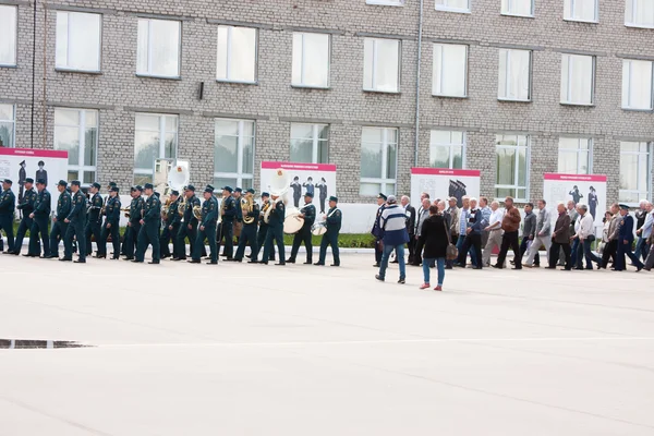 PERM, RUSIA, JULIO 04.2015: Orquesta militar en una reunión de — Foto de Stock