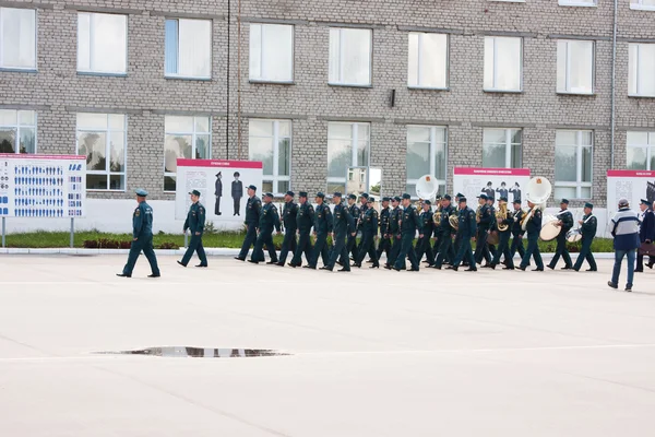 PERM, RUSIA, JULIO 04.2015: Orquesta militar en una reunión de — Foto de Stock