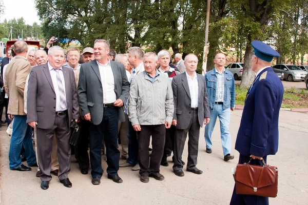 Perm, Ryssland, juli 04.2015:People vid ett möte med veteraner — Stockfoto