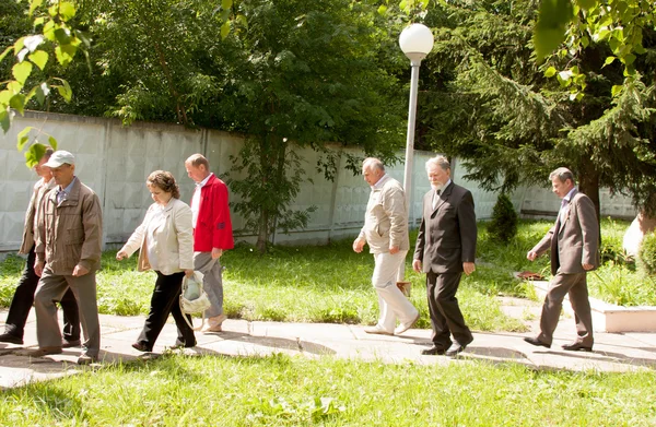 Perm, Federacja Rosyjska, 04.2015:People lipca iść na spotkanie weteranów — Zdjęcie stockowe