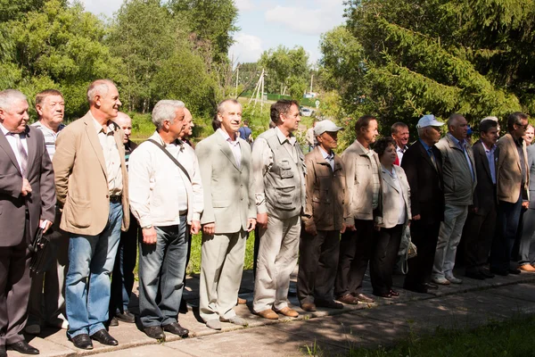 Perm, Rusland, juli 04.2015:People kosten in een nummer aan een vergadering — Stockfoto