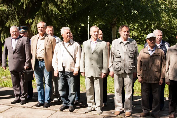 Perm, Ryssland, juli 04.2015:People kostnad i ett tal vid ett möte — Stockfoto