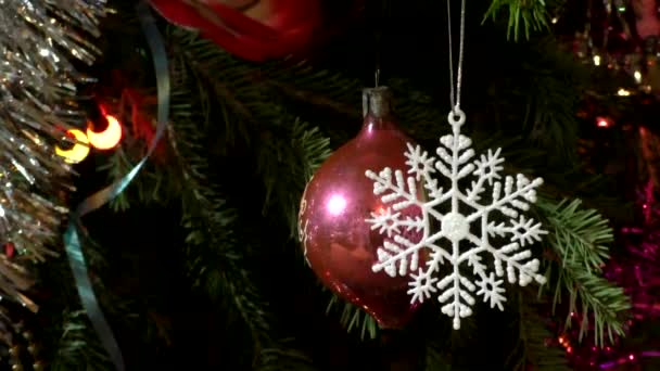 완구 및 garlands 크리스마스 나무에 — 비디오