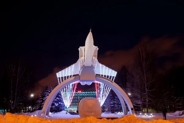 PERM, RUSSIA, JANUARY 17.2016 Monument MiG on the rise 'night — Stock Photo, Image