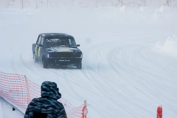 Perm, Rusland, januari 17.2016 auto race op het stadion — Stockfoto