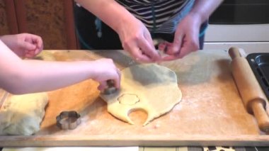 Büyükanne torunu ile rakamlar tanımlama bilgileri için kesmek