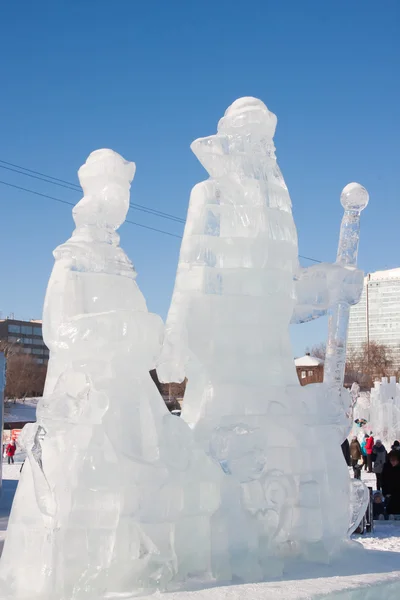 Dauerwelle, Russland, Feb, 06.2016: Eisskulpturen von Weihnachtsmann und sn — Stockfoto