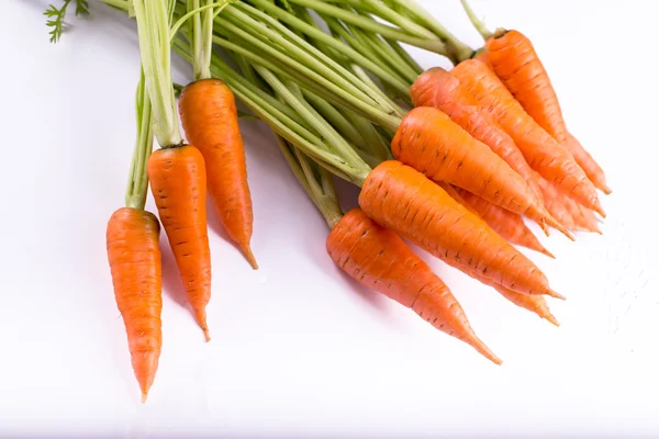 Zanahorias frescas en racimo —  Fotos de Stock