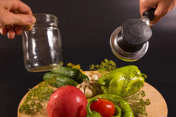 Poignées Tenant Bocal Verre Outil Basculement Avec Des Légumes Préparés — Photo