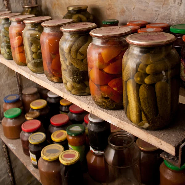 Konserven in Flaschen lizenzfreie Stockbilder