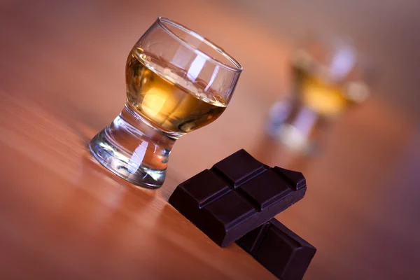 Cognac and chocolate — Stock Photo, Image