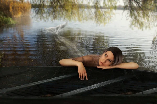 Cosplay Bored Mermaid Lies Boat Lake — Stock Photo, Image