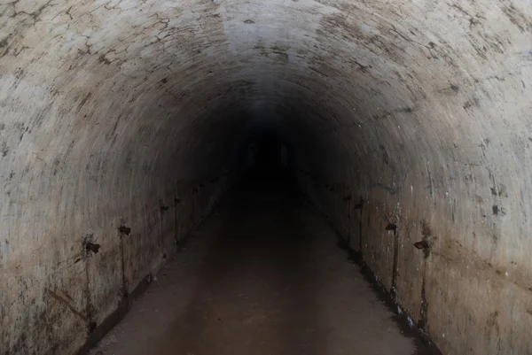 Velho túnel subterrâneo — Fotografia de Stock