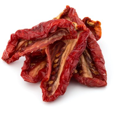 Kurutulmuş domates üzerinde beyaz izole