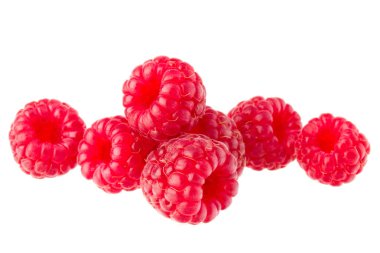 Olgun ahududu üzerinde beyaz izole