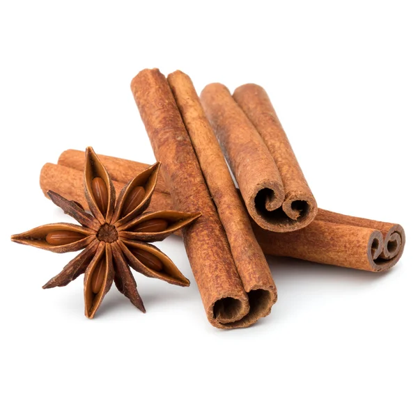 Palitos de canela e anis estrelado — Fotografia de Stock