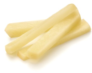 Çiğ patates şeritler dilimlenmiş