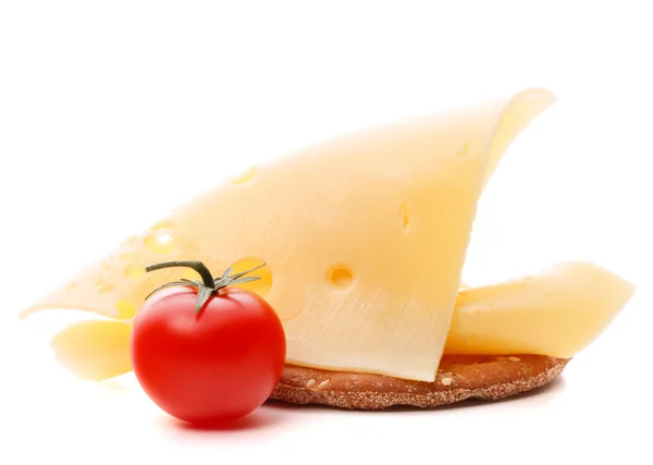 Ostsmörgås med tomat — Stockfoto