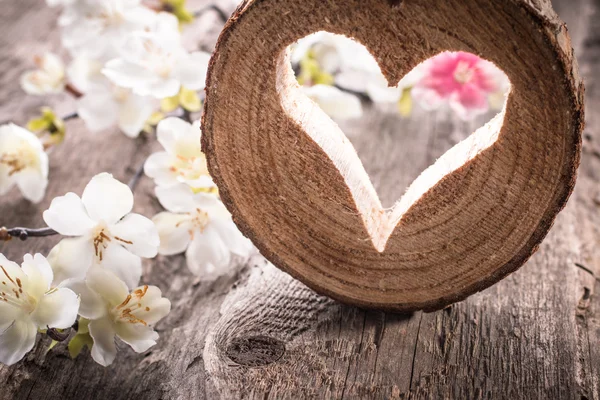 Forma di cuore su legno — Foto Stock