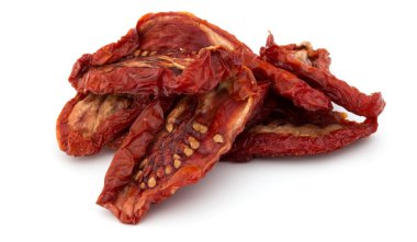 Beyaz üzerine kurutulmuş domates