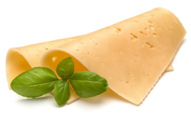 peynir dilimleri ve fesleğen bitki yaprakları 