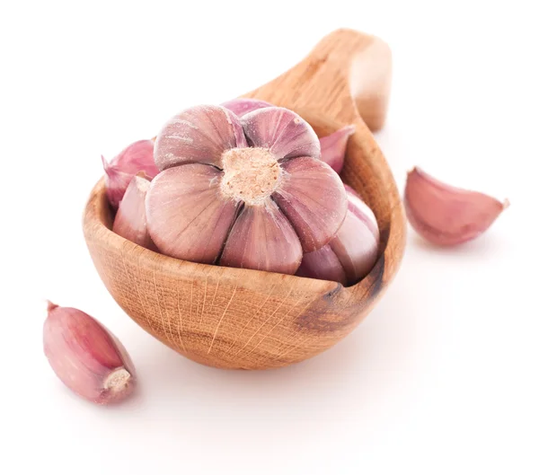 Garlic cloves in wooden bowl — Stock Photo, Image