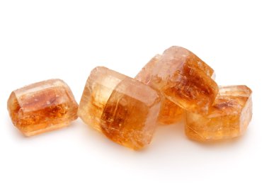 Kahverengi karamelli şeker küpleri.