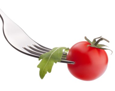 Çatal üzerinde rucola salata ve kiraz domates