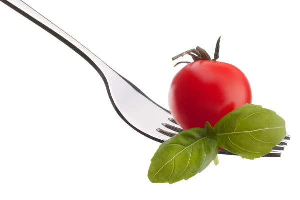 Hoja de albahaca y tomate cherry —  Fotos de Stock