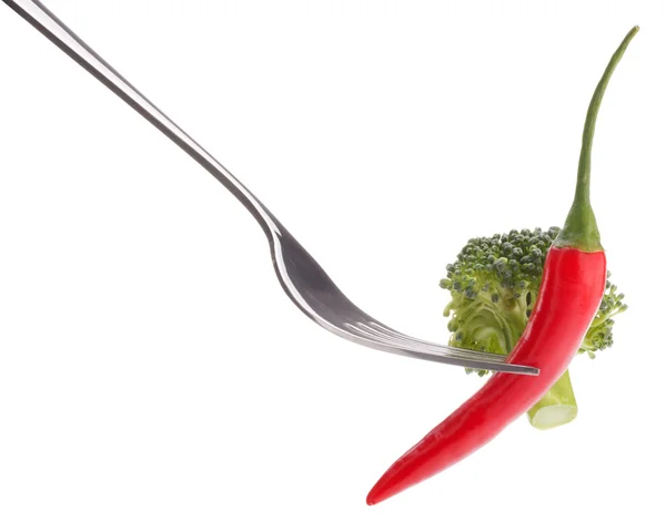 Brokuły i papryka chili na widelec — Zdjęcie stockowe