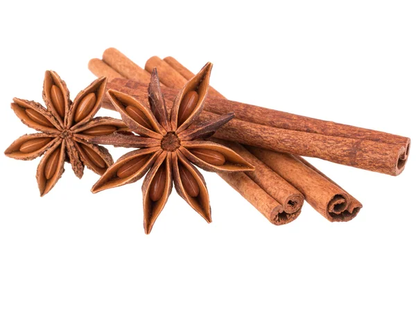 Cinnamon sticks och stjärnor anis kryddor — Stockfoto