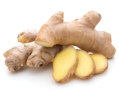 Dilimlenmiş taze zencefil kökleri