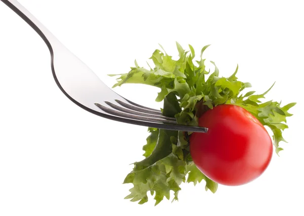 Свіжий салат і вишневий помідор на виделці — стокове фото