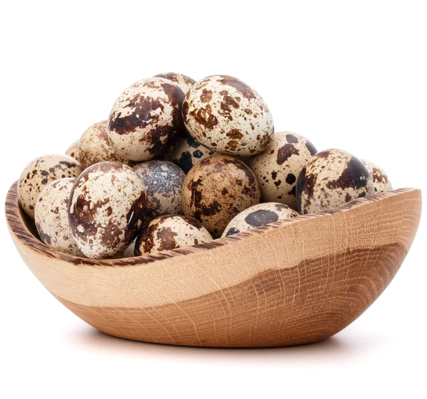 Huevos de codorniz en tazón de madera — Foto de Stock