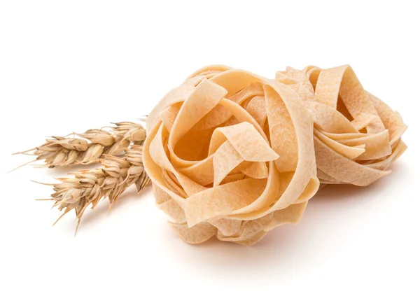 Ninhos de macarrão e orelhas de trigo — Fotografia de Stock