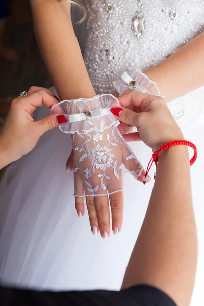 Bruidskamer handen — Stockfoto