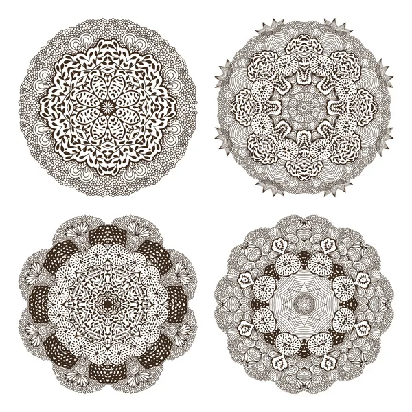 Set aus runden, dekorativen Ornamenten, schwarz-weißen Blumenmustern — Stockvektor