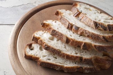 Taze dilimlenmiş ekmek yakın çekim.