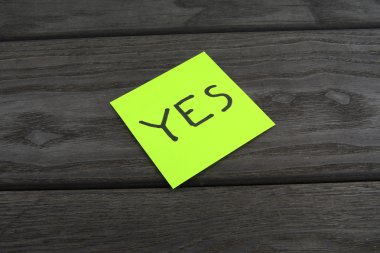 Evet yazıt ile turuncu etiket 