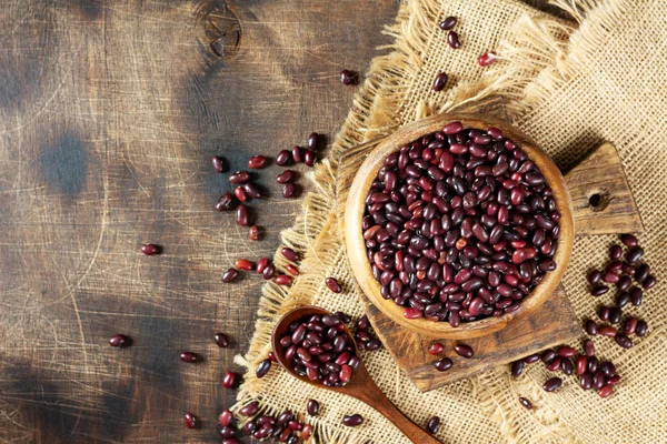 Frijoles Rojos Frijoles Rojos Crudos Tazón Madera Sobre Una Mesa — Foto de Stock