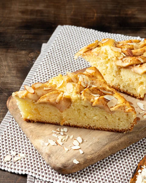 Äppelkaka Traditionell Norsk Äppelpaj Äppelpaj Med Kanel Och Mandelblad Skandinavisk — Stockfoto