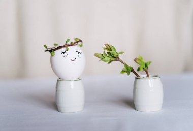 Paskalya kartı, yumurta ve buket