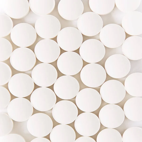 Pílulas Brancas Num Fundo Branco Comprimidos Redondos Close Saúde Medicina — Fotografia de Stock