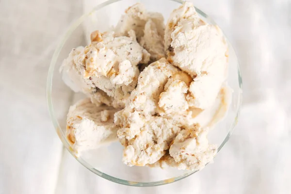 Top View Vanilla Ice Cream Chocolate Chip Cookies Chocolate Chips — Stock Photo, Image