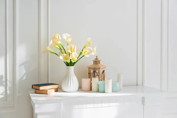 Decoração Casa Macia Jarro Branco Vaso Com Flores Bonitas Brancas — Fotografia de Stock