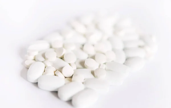 Белые Таблетки Белом Фоне Здравоохранение Медицина — стоковое фото