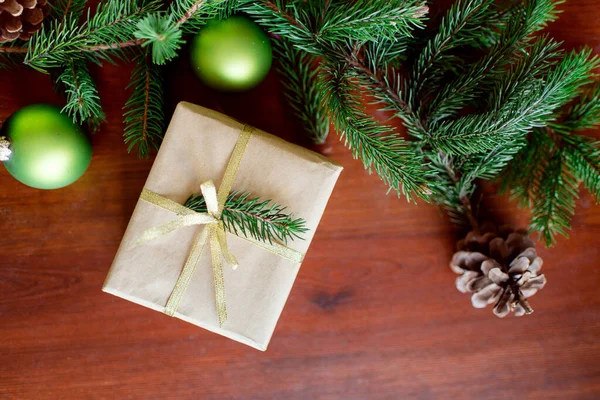 Scatola Regalo Natale Con Decorazione Del Ramo Dell Albero Natale — Foto Stock