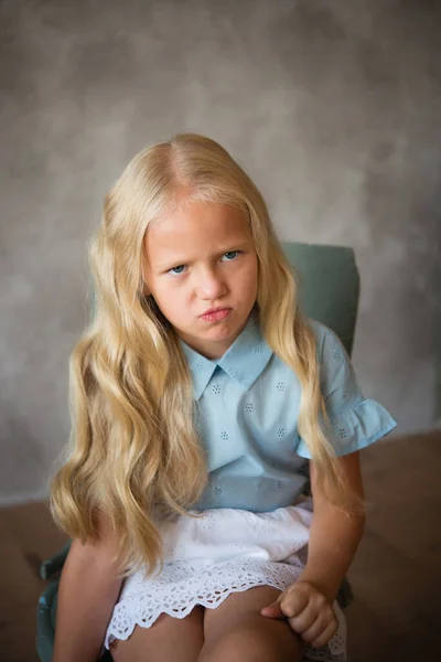 Portret Van Een Meisje Zijn Veel Interessante Emoties Haar Gezicht — Stockfoto