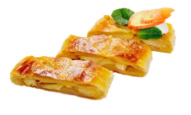 beyaz zemin üzerinde Apple strudel.